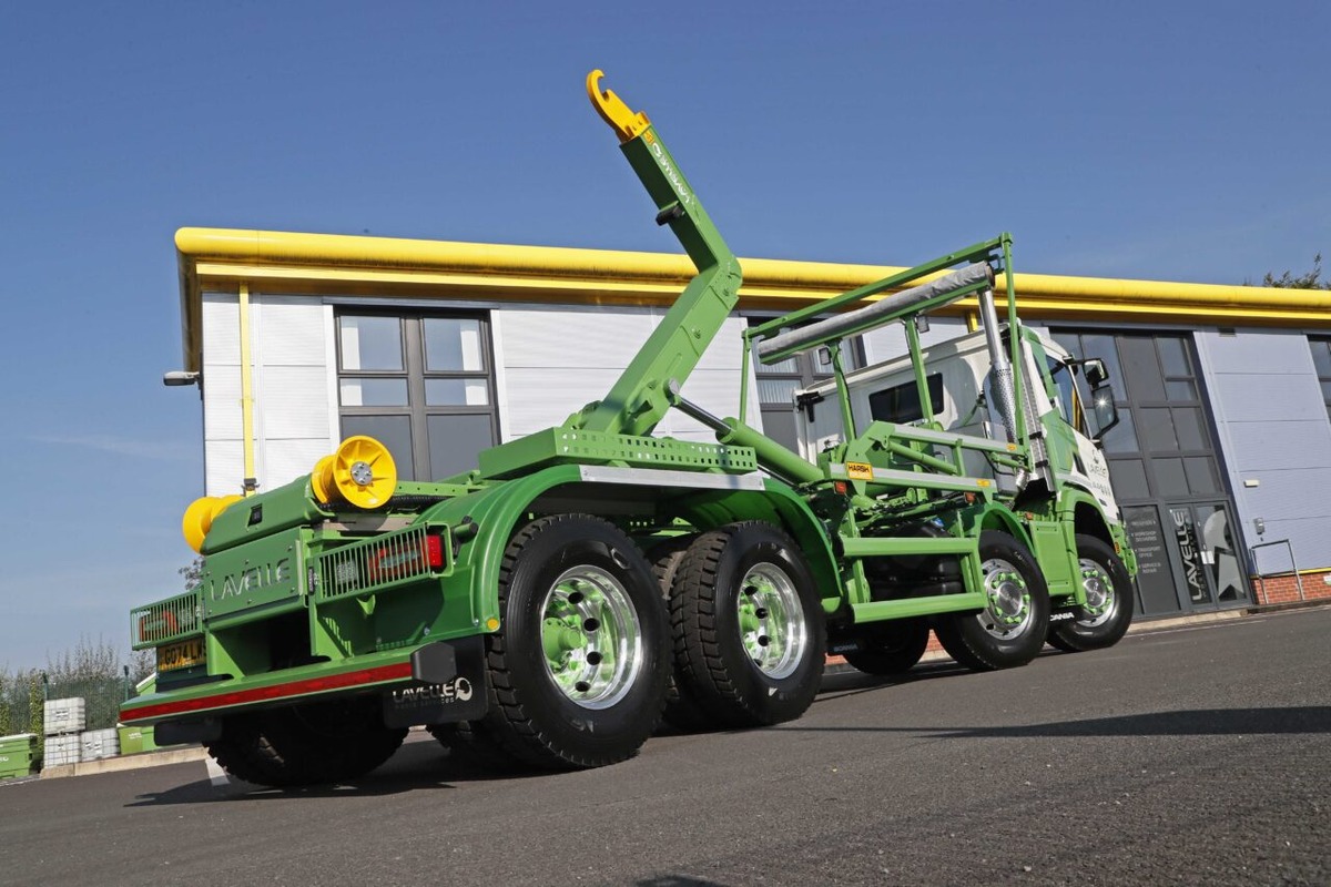 Gorgeous in Green - Lavelle's Latest Harsh Hookloader