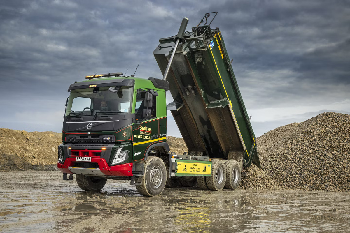 Five New Volvos for Smith & Sons (Bletchington)