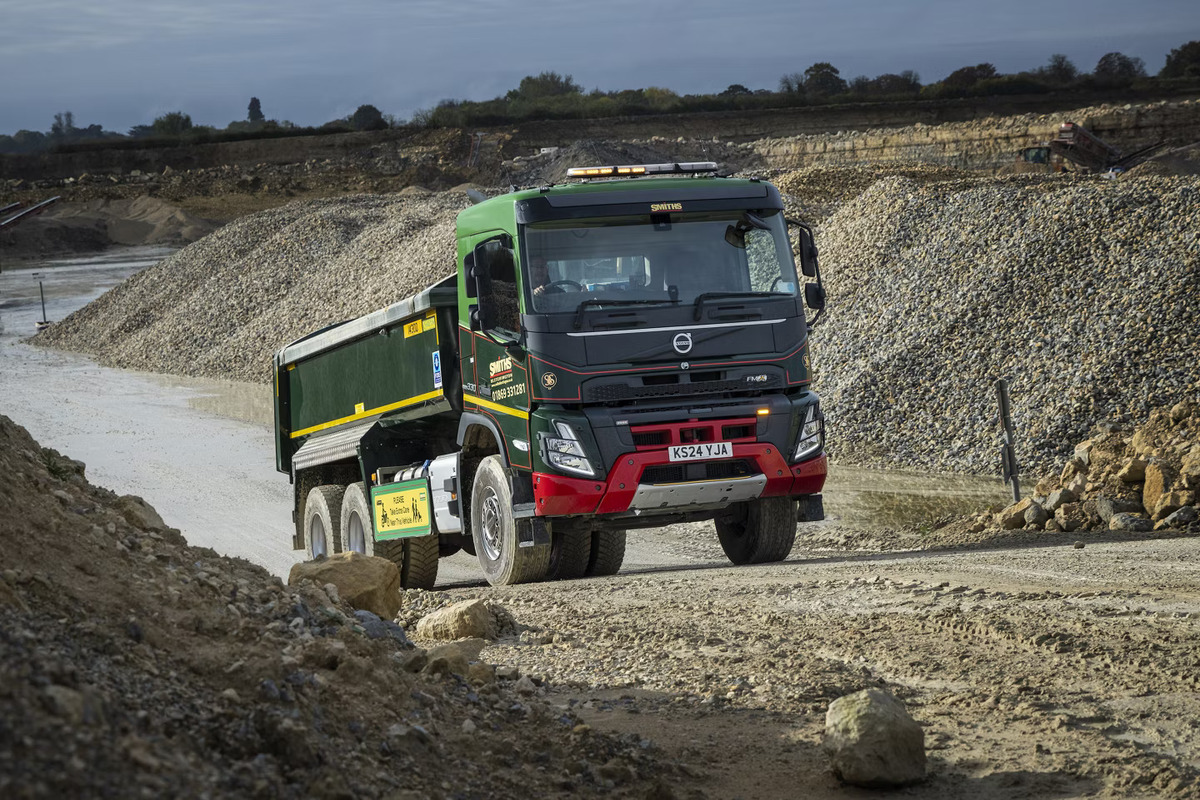 Five New Volvos for Smith & Sons (Bletchington)